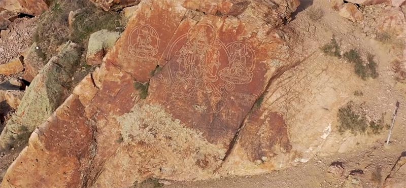 Наскальные рисунки Тамгалы Тас на реке Или