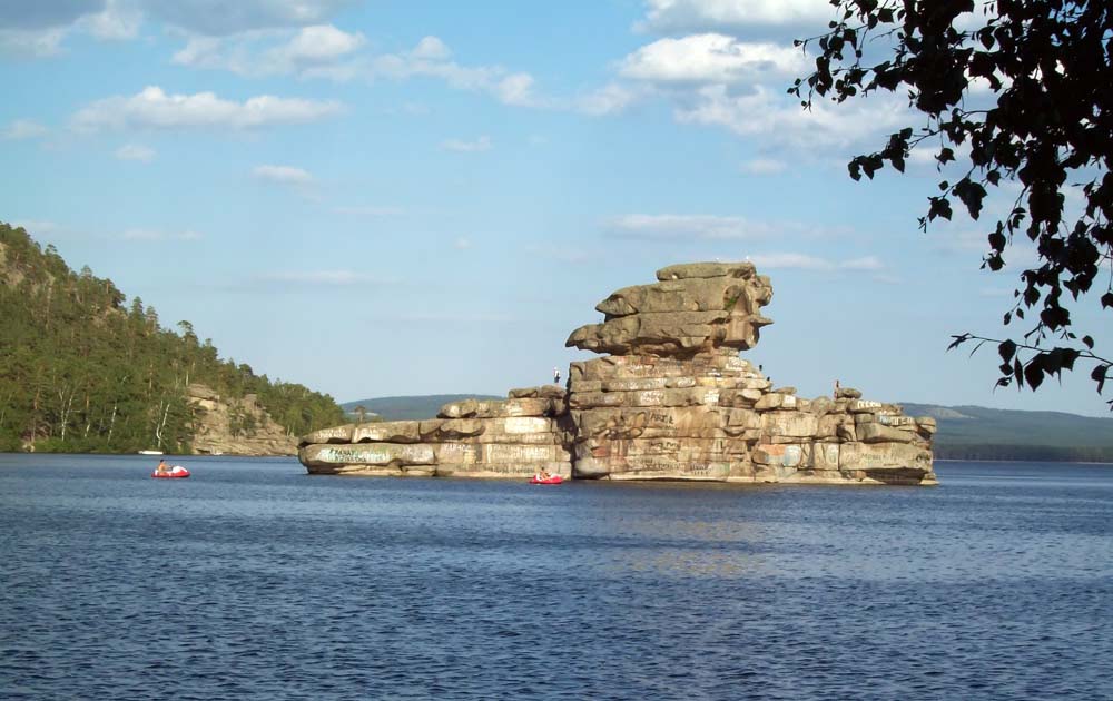 Голова старухи - скала на озере Боровое