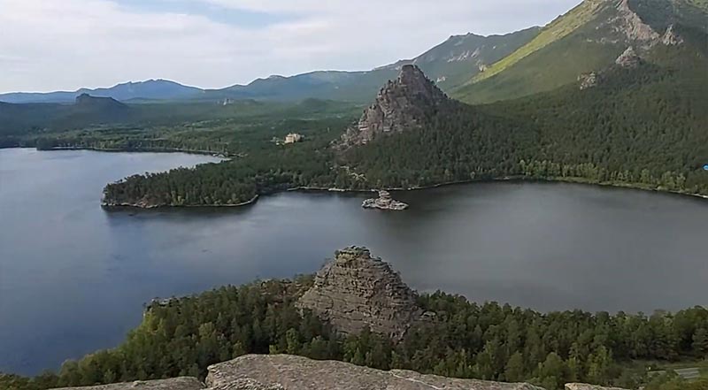 вид на озеро Боровое с горы Болектау