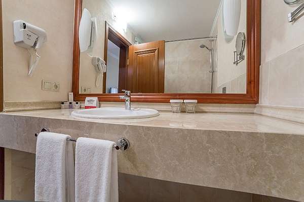 Гостиничный комплекс Ramada Almaty в центре