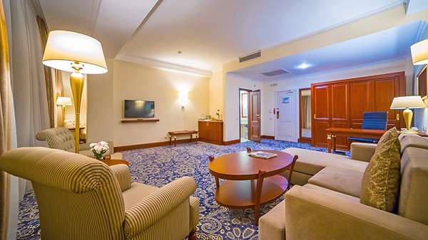 Гостиничный комплекс Ramada Almaty в центре