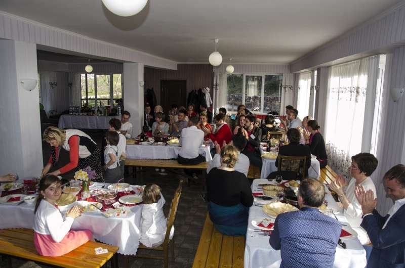 Зал на 50 человек в коттедже Солнечный.