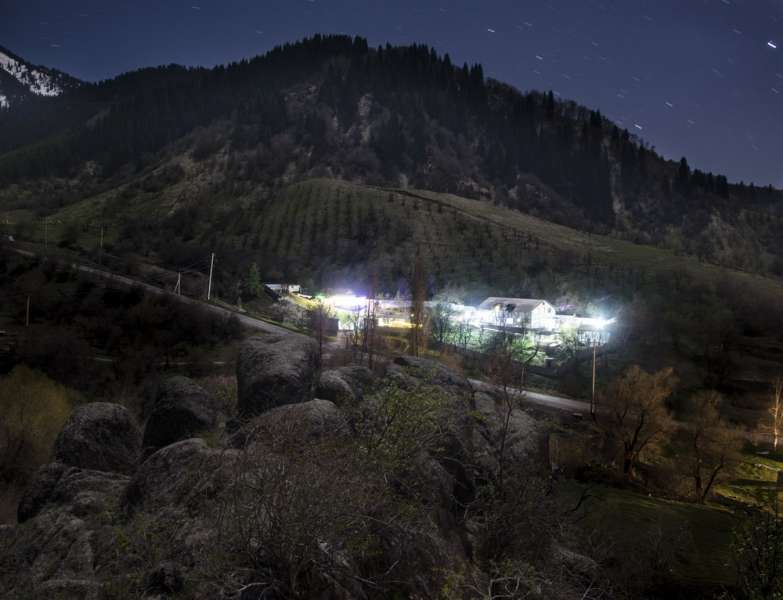 Вид с горы на нашу базу отдыха. Апрель 2016.