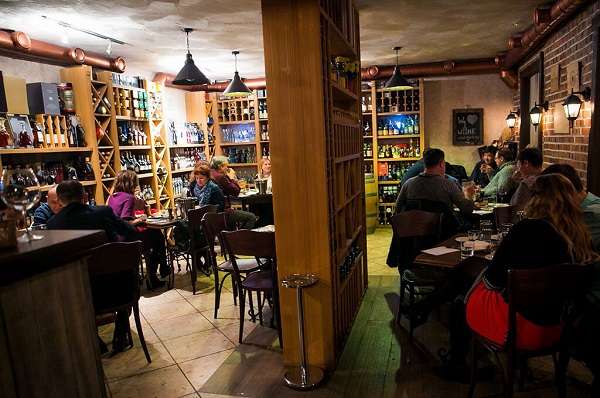 Бар-винотека PROVINO Wine Bar & Store 