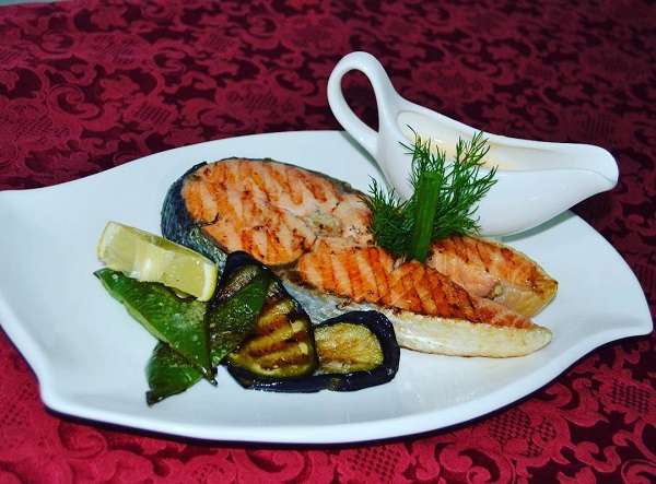 Халал кафе Ай-Ару закрыто