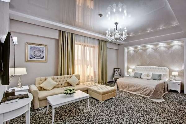 Гостиница Plaza Hotel Almaty в центре
