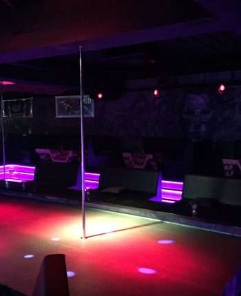 Мужской клуб Golden Dolls