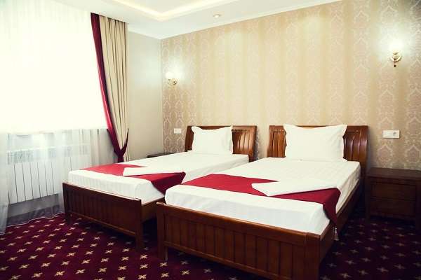 Salut Hotel на ночь