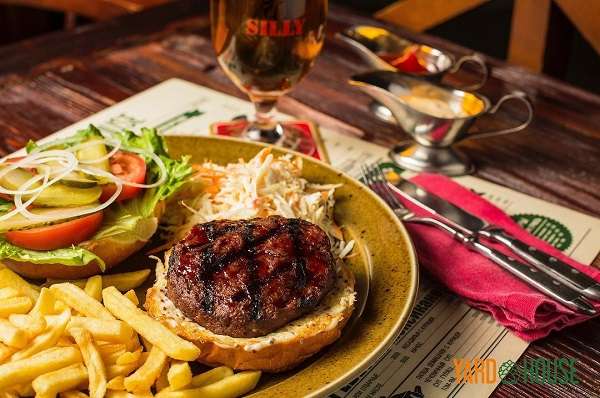 YARD HOUSE паб