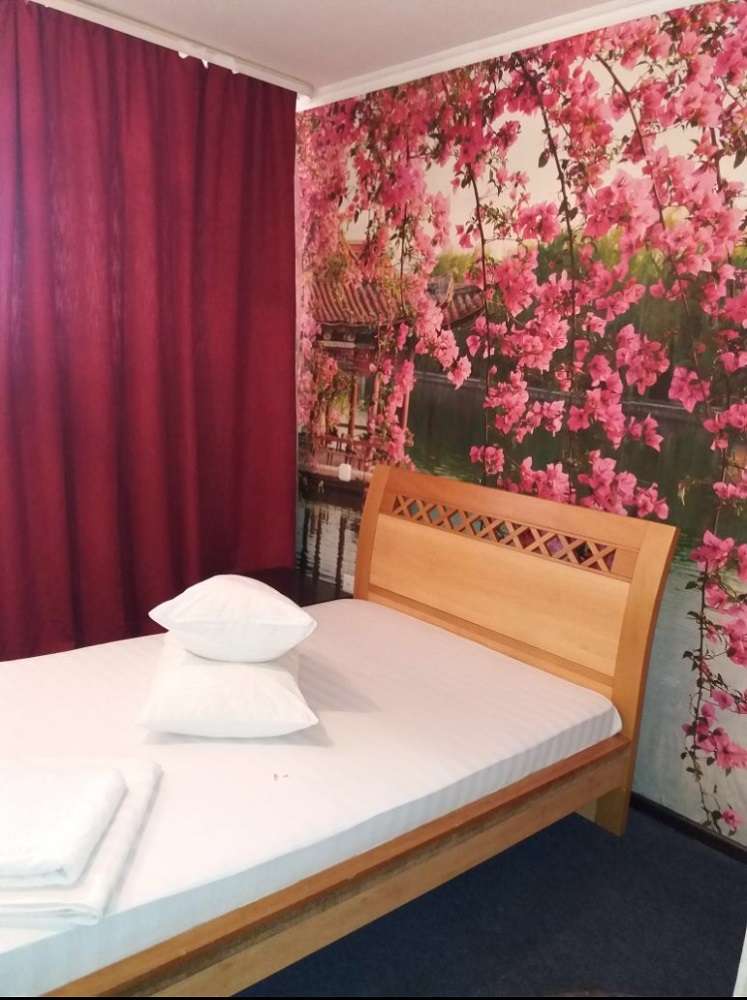 Гостиница Адам и Ева на день