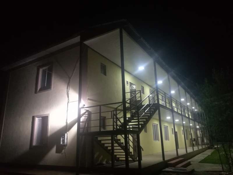 RADIAN Кондиционер есть. Горячие источники!!!😇 5 классных бассейна, крытый бассейн, сауна, столовая, зона барбекю, караоке, детская площадка. Будние дни 9000. Выходные 15000 с завтраком