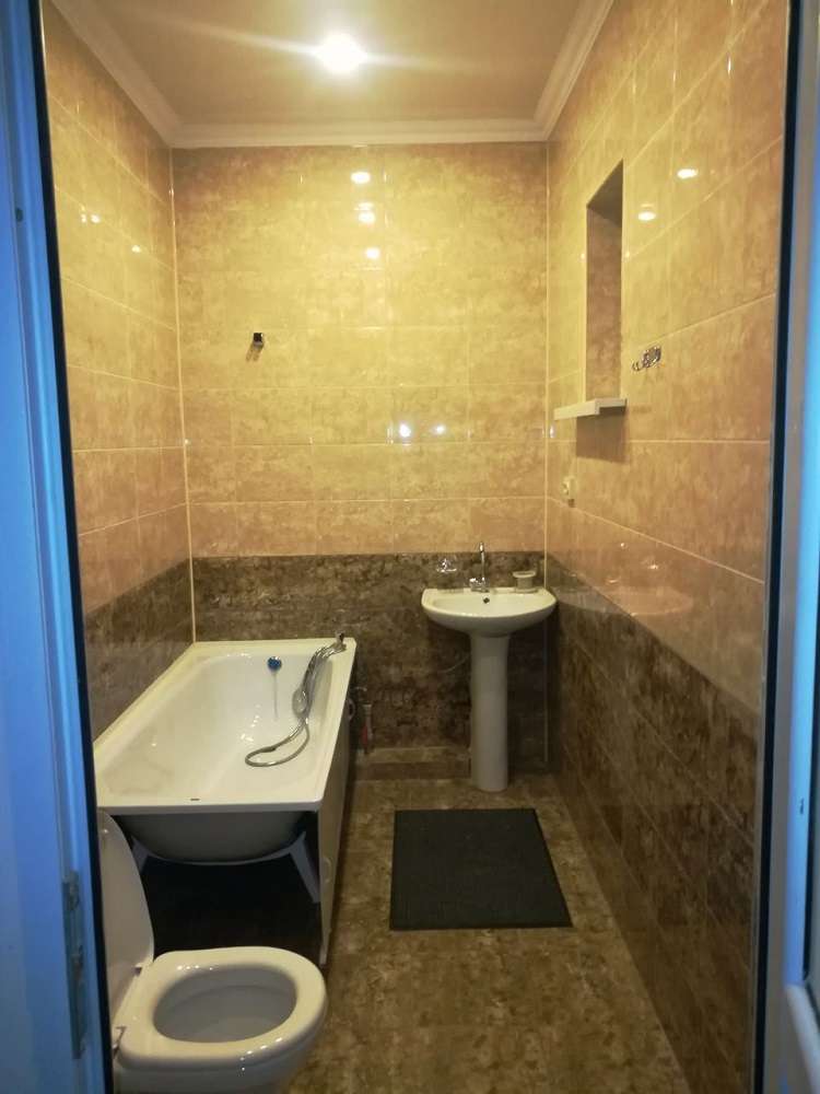 RADIAN Кондиционер есть. Горячие источники!!!😇 5 классных бассейна, крытый бассейн, сауна, столовая, зона барбекю, караоке, детская площадка. Будние дни 9000. Выходные 15000 с завтраком