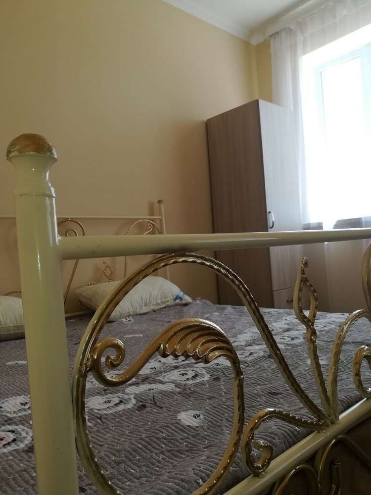 RADIAN Кондиционер есть. Горячие источники!!!😇 5 классных бассейна, крытый бассейн, сауна, столовая, зона барбекю, караоке, детская площадка. Будние дни 9000. Выходные 15000 с завтраком