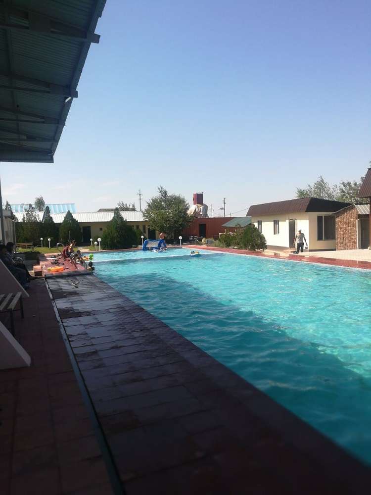 RADIAN Кондиционер есть. Горячие источники!!!😇 5 классных бассейна, крытый бассейн, сауна, столовая, зона барбекю, караоке, детская площадка. Будние дни 9000. Выходные 15000 с завтраком