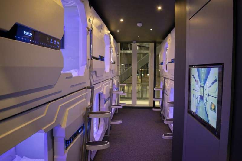 Капсульный отель Capslock по часам