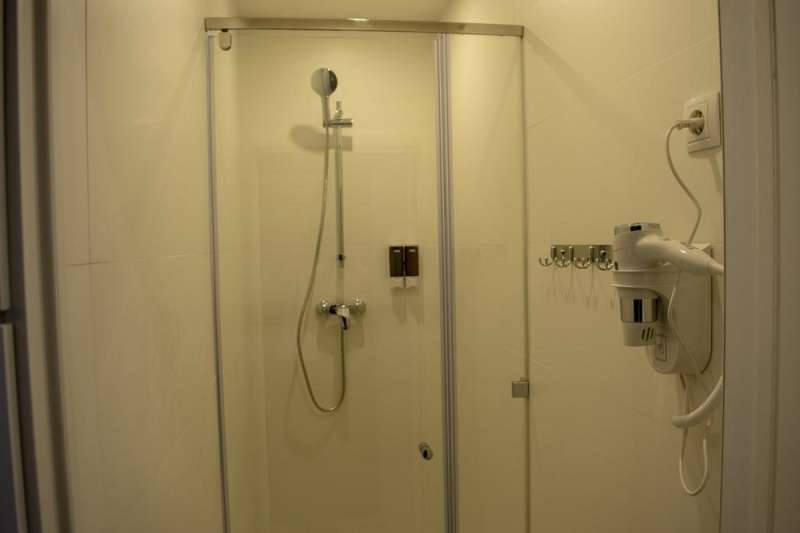 Капсульный отель Capslock по часам