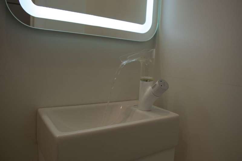 Капсульный отель Capslock по часам