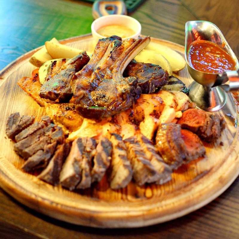 Боулинг-бар Крапива