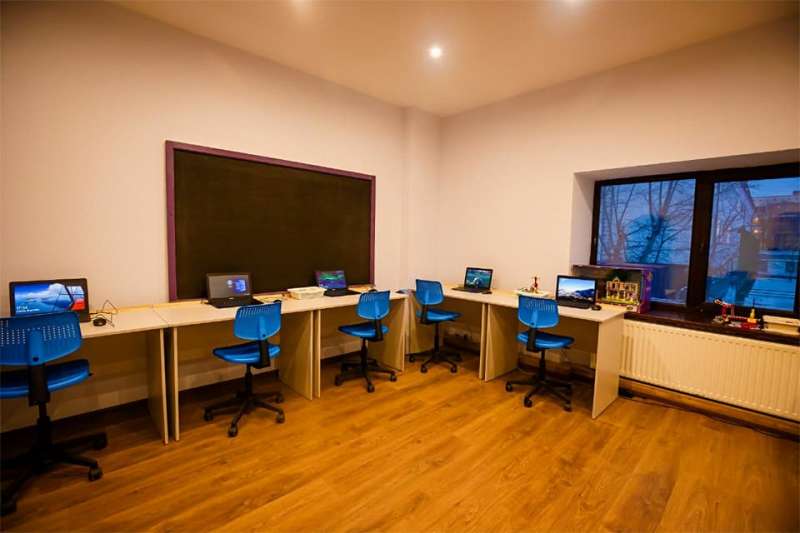 Развлекательный клуб для детей Планета X