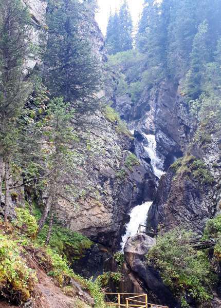 Kayrak Waterfall.jpg
