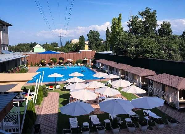 Бассейн Garden pool