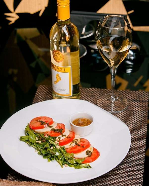 Лаунж-рестобар Carte Blanche