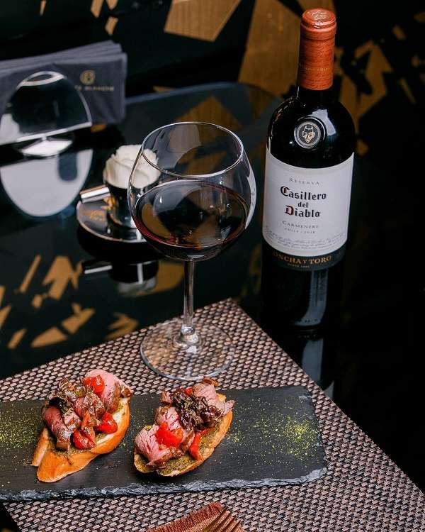 Лаунж-рестобар Carte Blanche