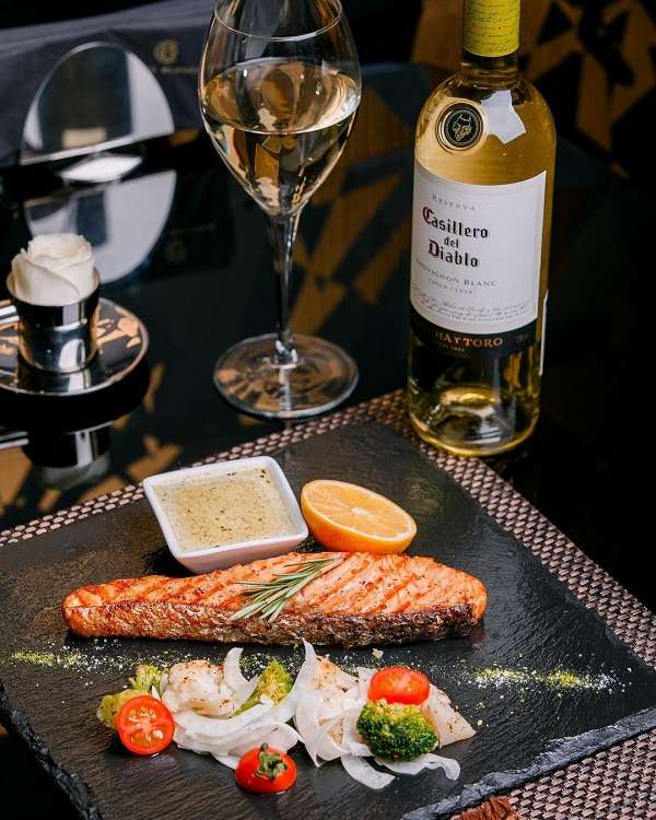 Лаунж-рестобар Carte Blanche