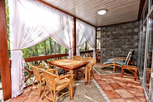 Отель с бассейном Тау-Spa (8 бассейнов  и 11 бань) Тау-House, Тау-Дастархан