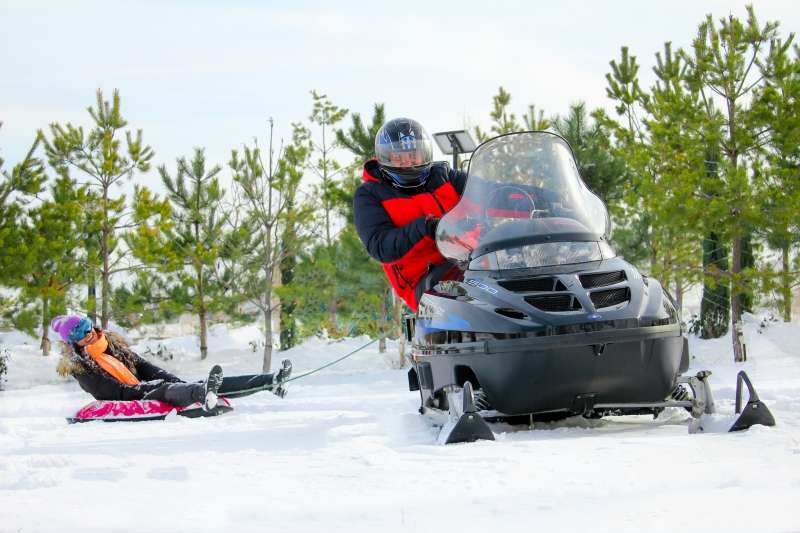 Катание на сноу тюбе