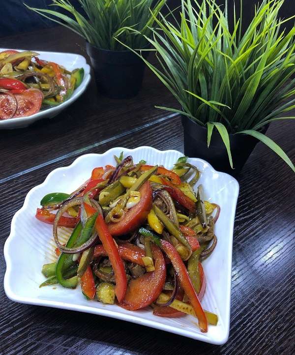 Халал кафе Ай-Ару закрыто