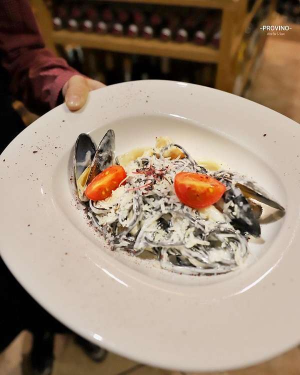 Бар-винотека PROVINO Wine Bar & Store 