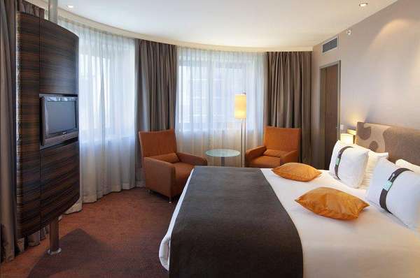 Holyday Inn Almaty на день