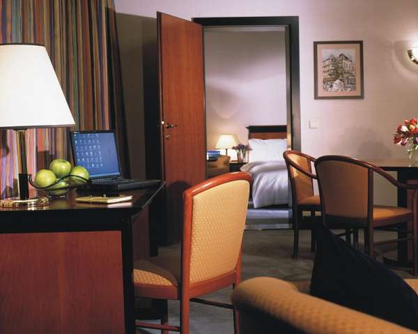 Rahat Palace Hotel - недалеко от посольства России