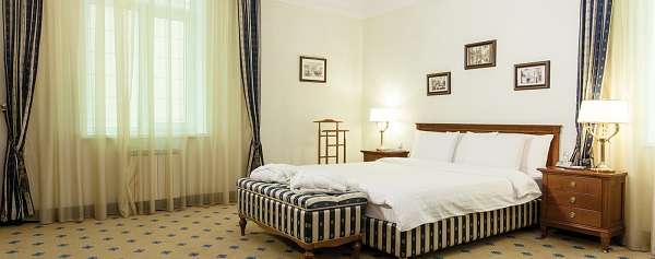 Гостиница Тянь-Шань (Гранд-отель) на Богенбай Батыра