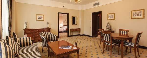 Гостиница Тянь-Шань (Гранд-отель) на Богенбай Батыра