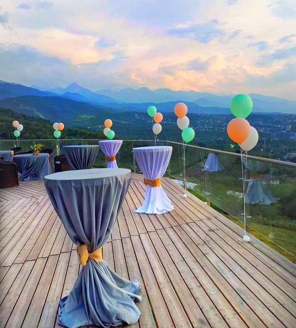 Летний панорамный ресторан Red Rhino закрыто до весны