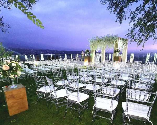 Летний панорамный ресторан Red Rhino закрыто до весны