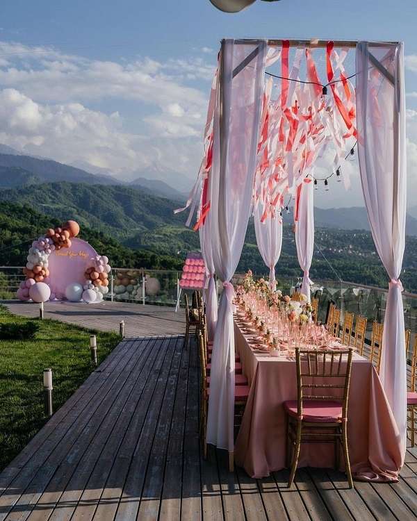 Летний панорамный ресторан Red Rhino закрыто до весны