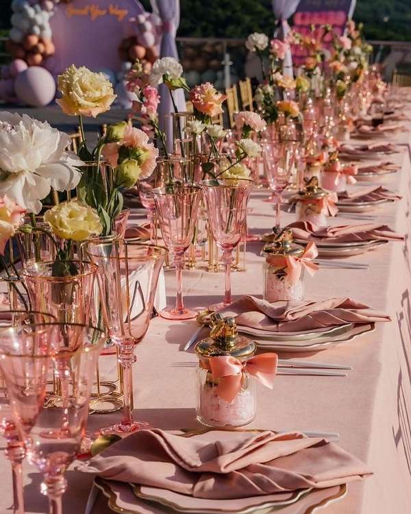 Летний панорамный ресторан Red Rhino закрыто до весны