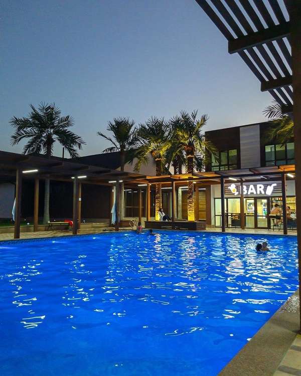 Отель Four Seasons (4 сезона)