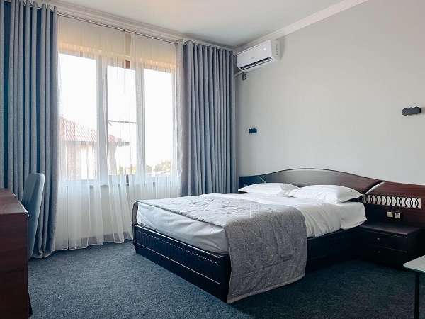 Отель Four Seasons (4 сезона)