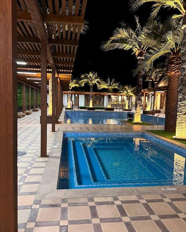 Отель Four Seasons (4 сезона)