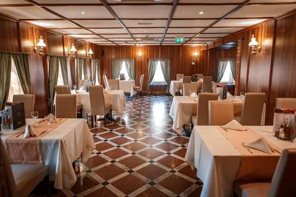 River Palace Hotel (Ренко) в центре