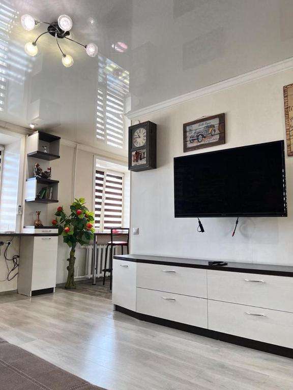 Квартира посуточно в центре (может разместиться 3 человека)