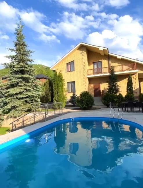 Особняк в горах с теплым бассейном