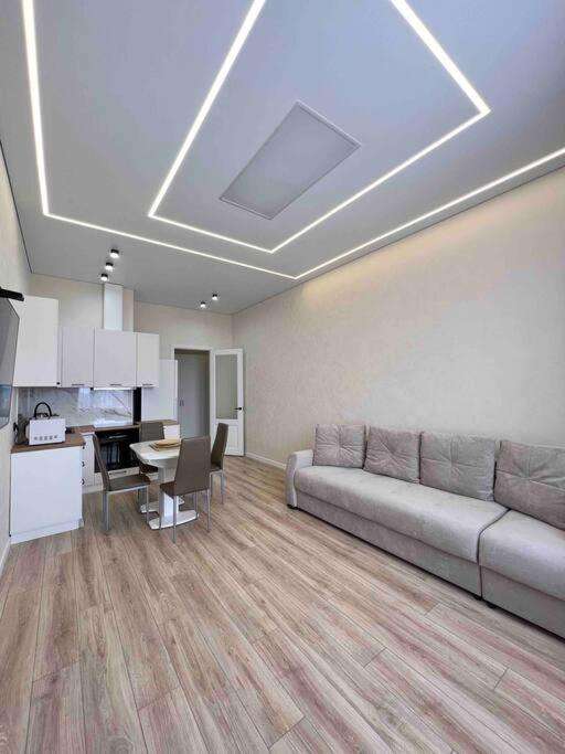 Двухкомнатная квартира на Достык