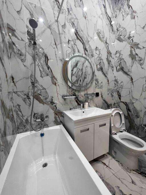 Двухкомнатная квартира на Достык