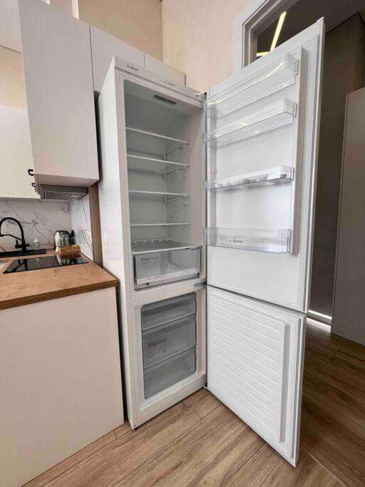 Двухкомнатная квартира на Достык