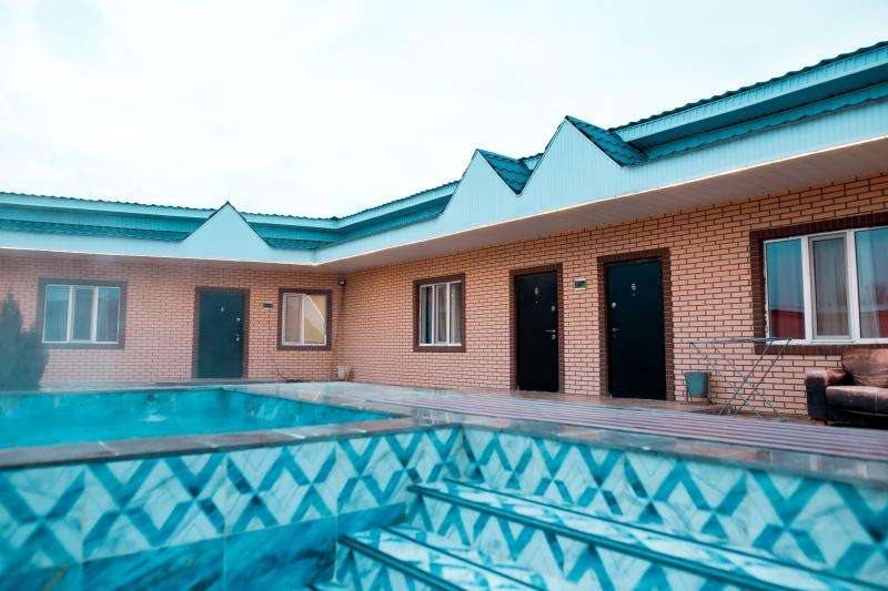 RADIAN Кондиционер есть. Горячие источники!!!😇 5 классных бассейна, крытый бассейн, сауна, столовая, зона барбекю, караоке, детская площадка. Будние дни 9000. Выходные 15000 с завтраком